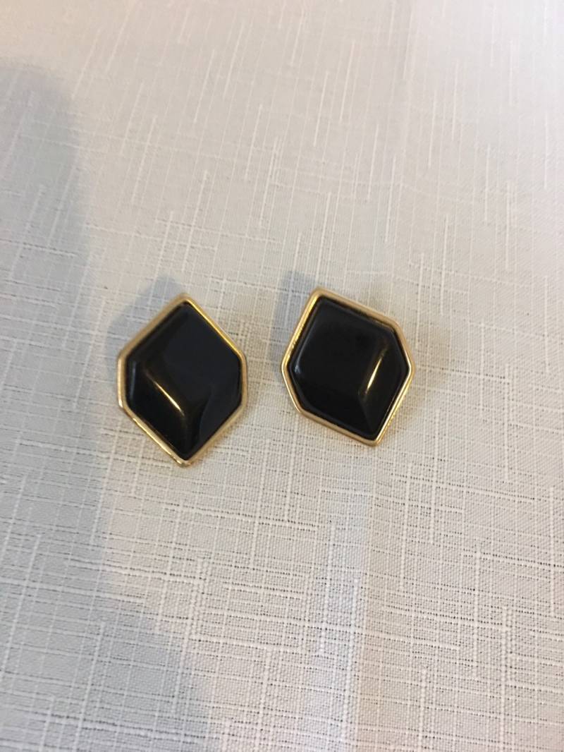 Vintage Trifari Vergoldeter Schwarzer Onyx Better Ohrringe Schmuck Vintage Trifari Vergoldeter Schwarzer Onyx Better Ohrringe Schmuck von OvertheMoonHighFinds