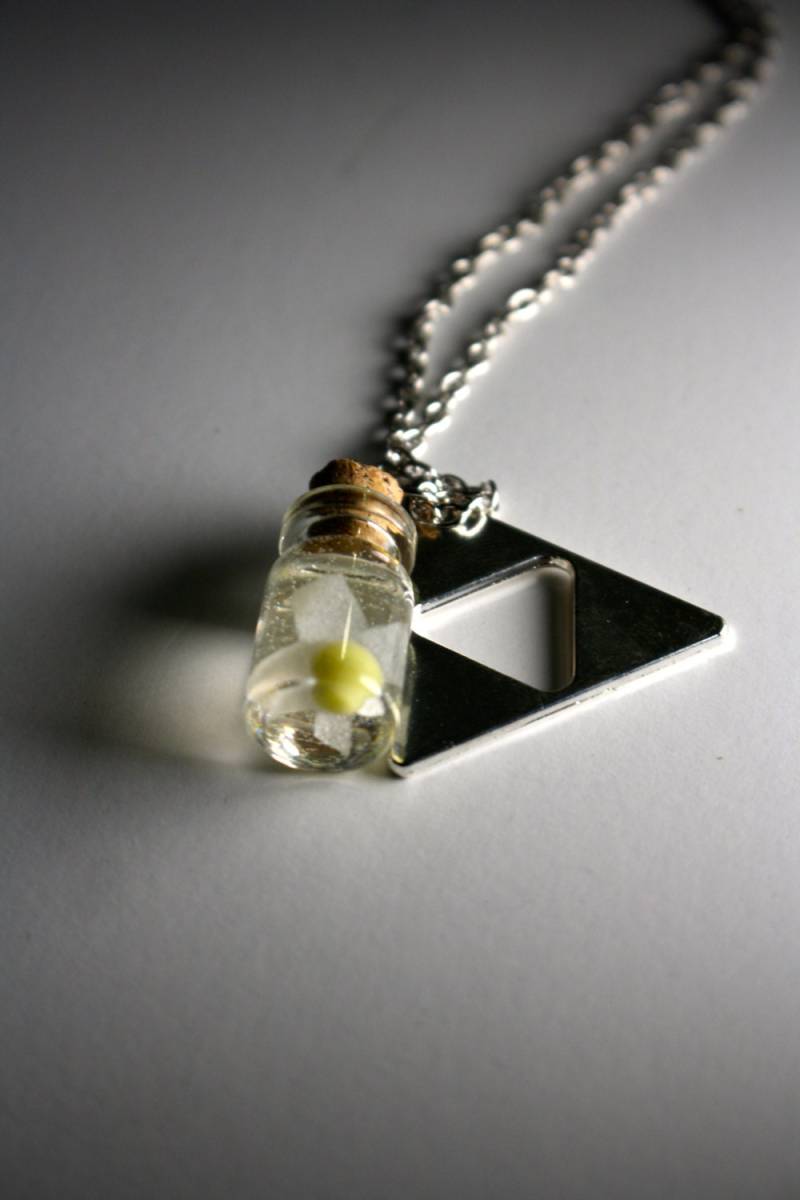 Legend Of Zelda Fee in Einer Flasche | Leuchtet Im Dunkeln Mit Einem Triforce Anhänger Legend Of Zelda Fee in Einer Flasche | Leuchtet Im Dunkeln Mit Einem Triforce Anhänger von OwenandStad