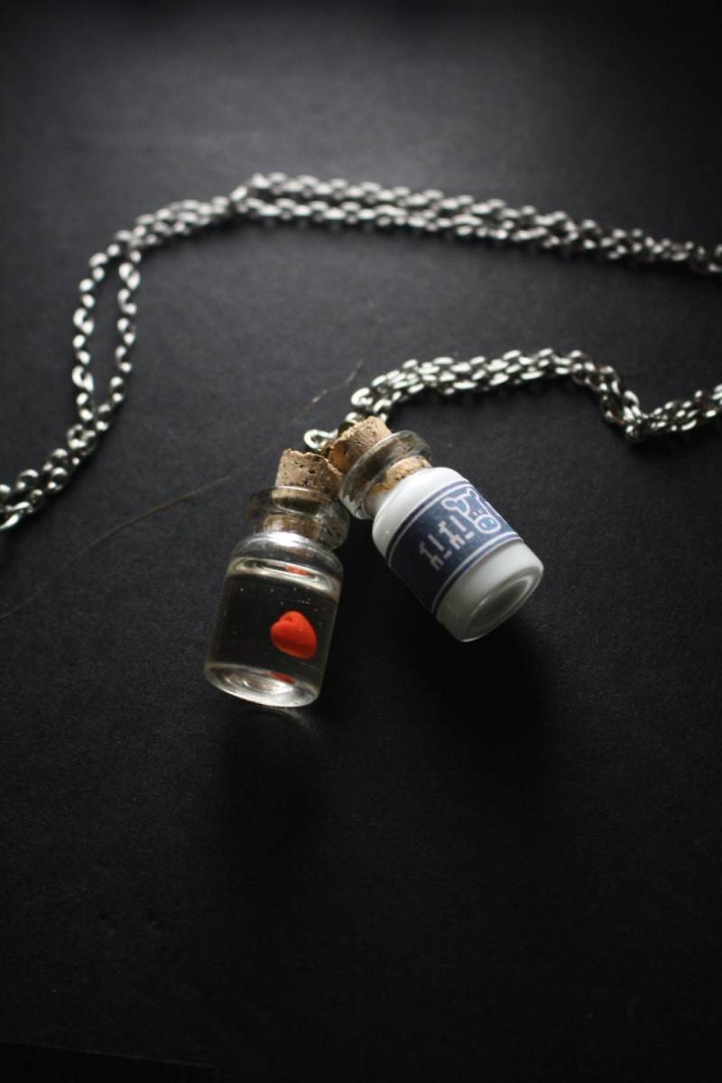 Legend Of Zelda Lon Milch Und Herz in Einer Flasche Halskette | Leuchtet Im Dunkeln Legend Of Zelda Lon Milch Und Herz in Einer Flasche Halskette | Leuchtet Im Dunkeln von OwenandStad