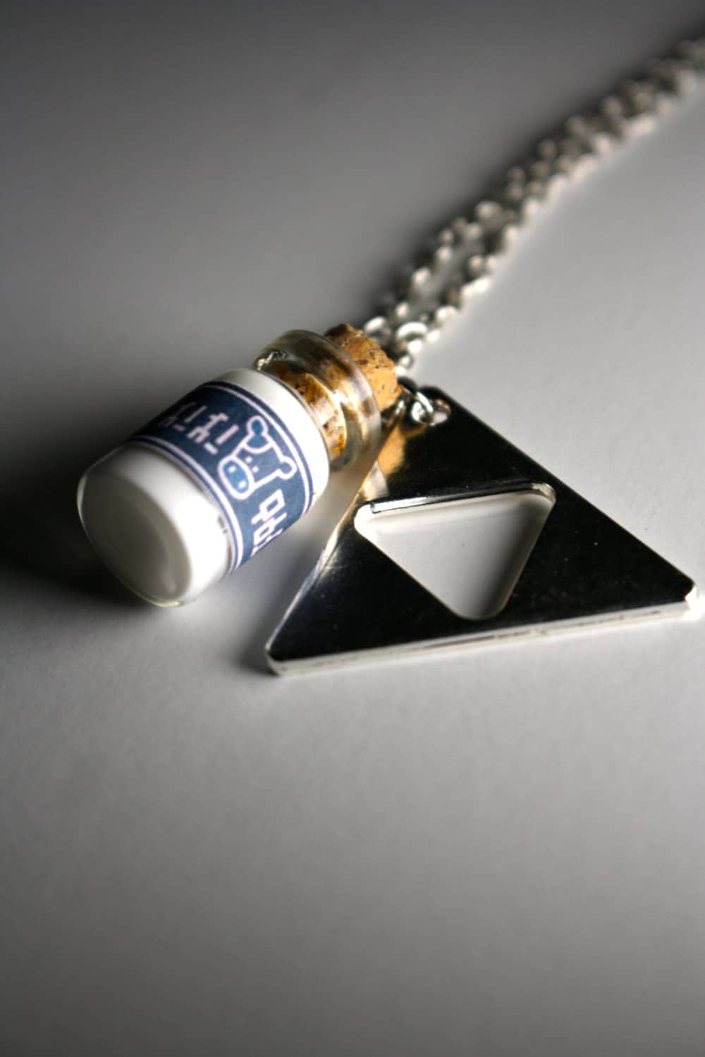 Legend Of Zelda Lon Milch Und Triforce Halskette | Leuchtet Im Dunkeln von OwenandStad
