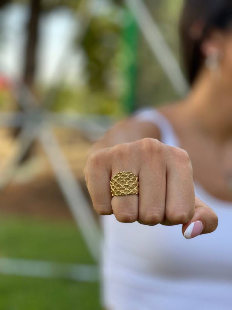 Verstellbarer Ring Haus Des Drachen Fischwaage Matt Gold Ehering Statement 14K Alternative Verlobungsring von OwnStudiobyEfrat