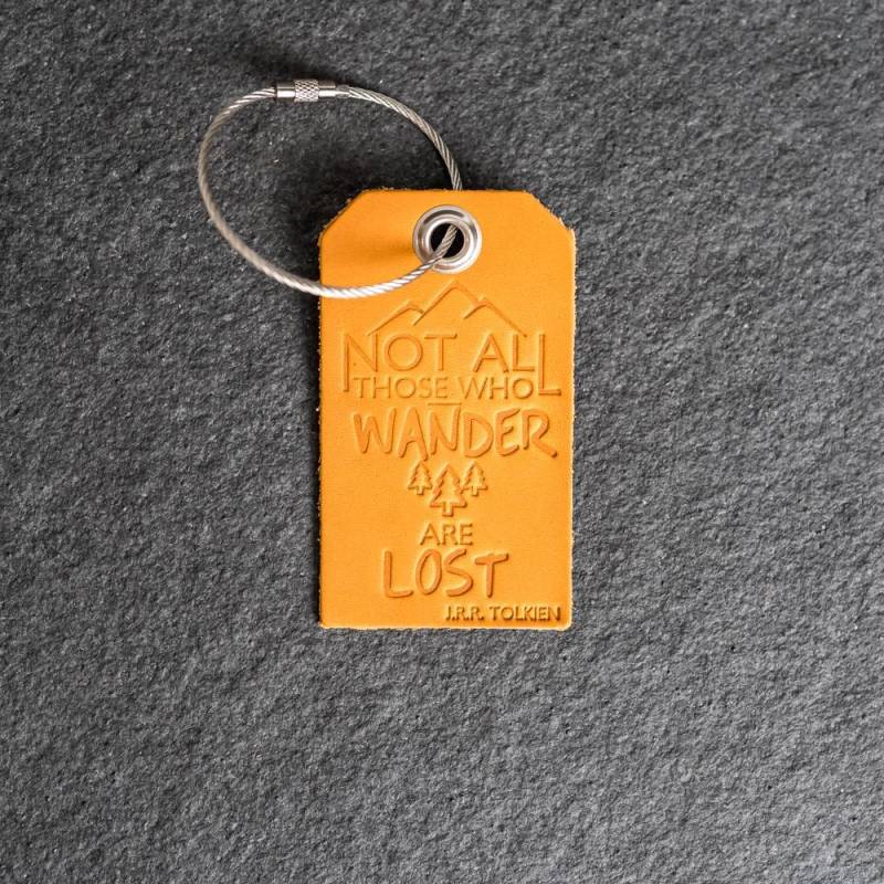 Leder Kofferanhänger Mit Reise Zitat | Nicht Alle Die Wandern Gehen Verloren Jrr Tolkien Abenteuer Geschenk Weihnachtsgeschenk von OxAndPine