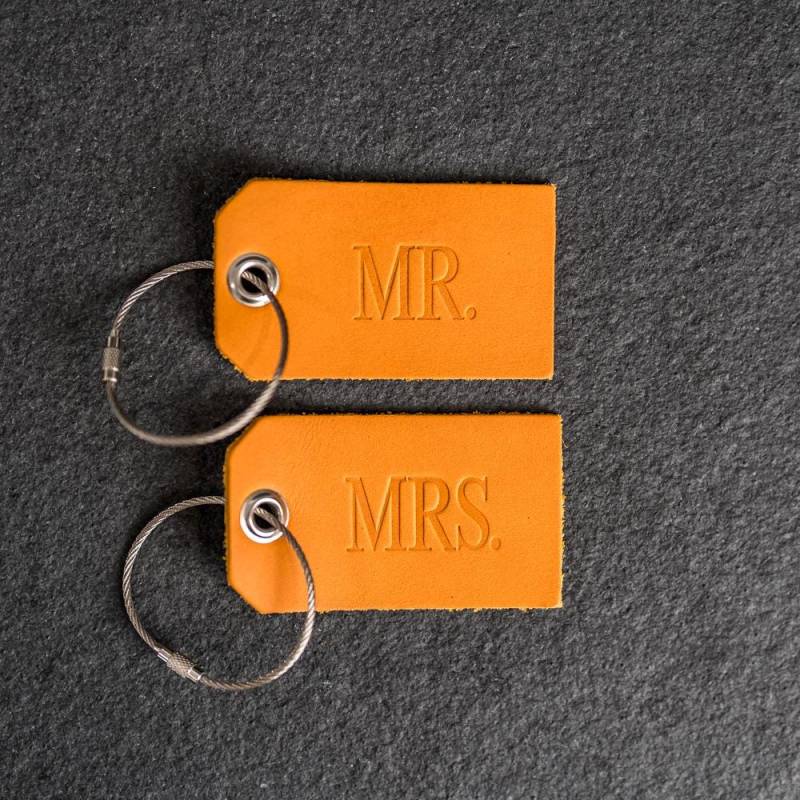 Mr. Und Mrs. Personalisierte Leder Gepäckanhänger | 2Er-Set Hochzeitsgeschenk Benutzerdefinierte Tags Für Paar Taschenanhänger Herr Mrs von OxAndPine