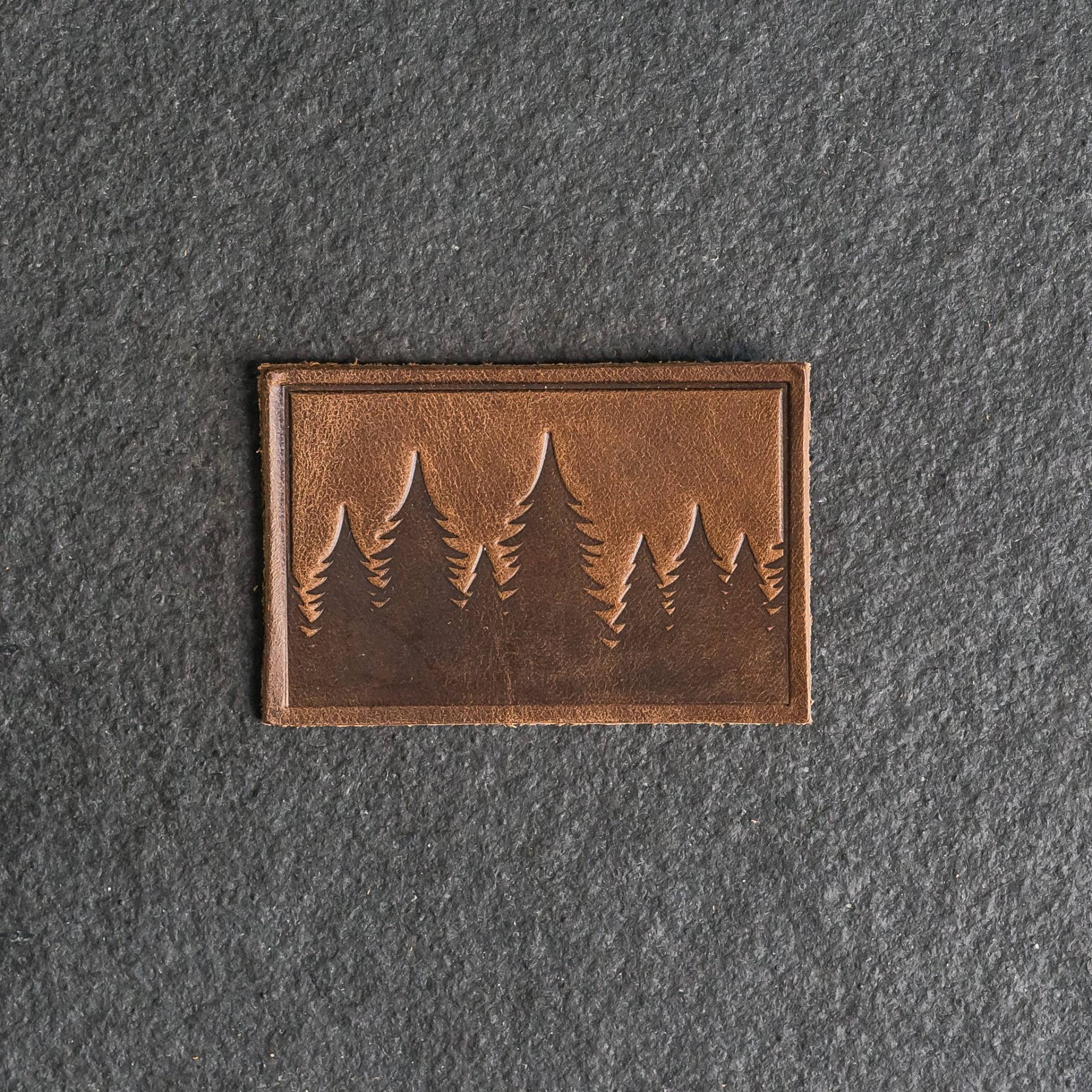 Kiefernbaum Leder Aufnäher | Klettverschluss-Option 3" X 2" Rechteck Tree Ridgeline Wanderaufnäher Für Rucksäcke Muttertagsgeschenk von OxAndPine