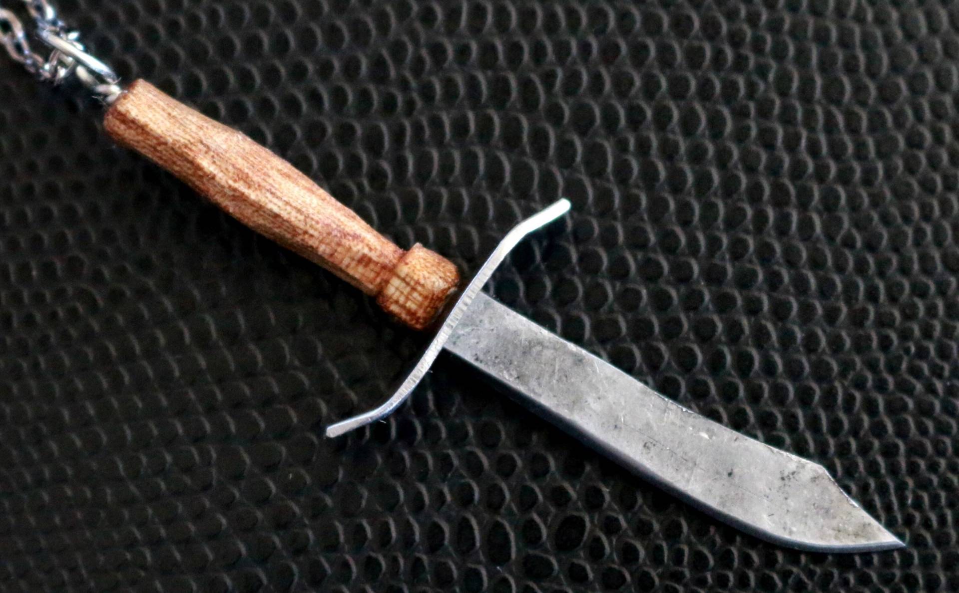 Halskette Mit Bowiemesser Halskette Mit Bowiemesser von OxBrandForge