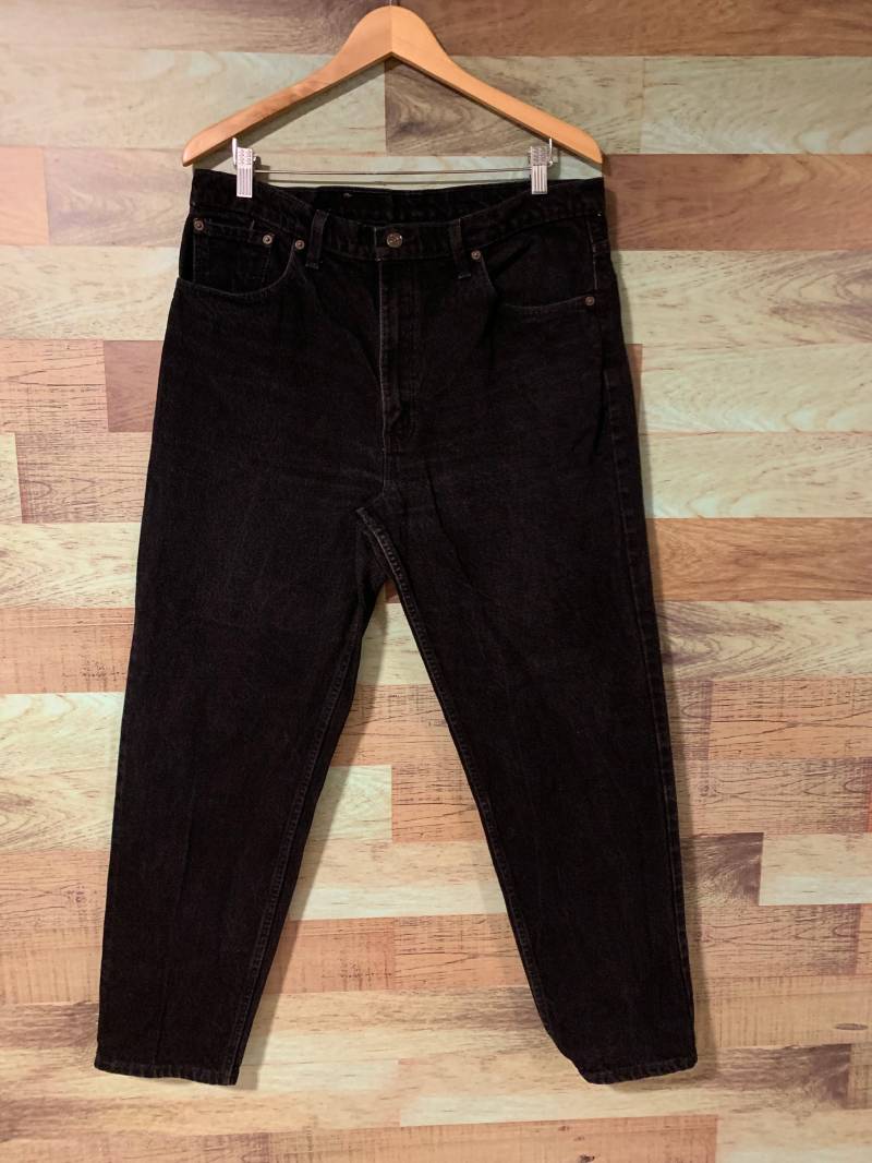 Schwarze Levi's 550 Entspannte Passform Größe 38 von OxEyedVintage