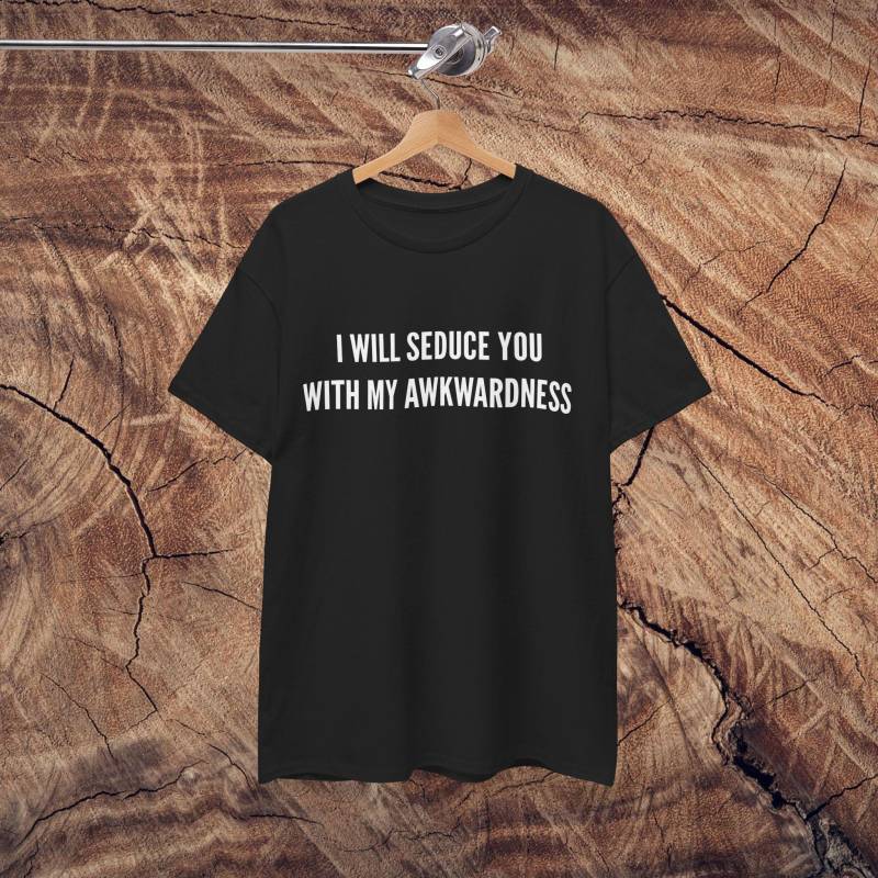 Lustiges Introvertiertes T-Shirt Ich Werde Dich Mit Meiner Ungeschicklichkeit Verführen von OxMoronShop