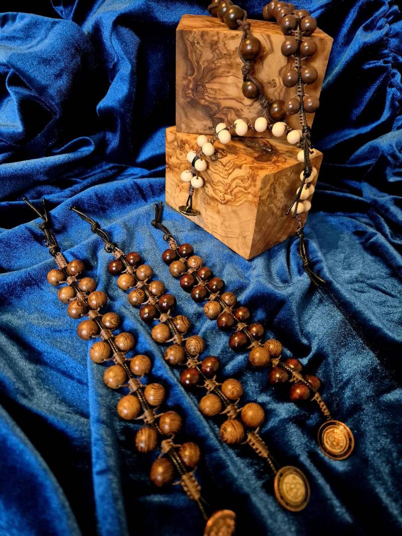 Selbstgemachte Armbänder von Oxanature