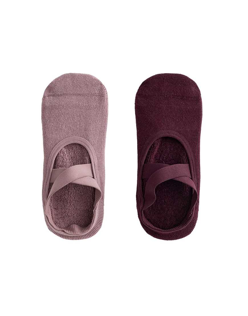 OYSHO - 2er-Pack gepolsterte Yoga- und Pilates-Socken aus Baumwollmix in dunklem Kastanienbraun mit überkreuzten Riemen-Rot von Oysho