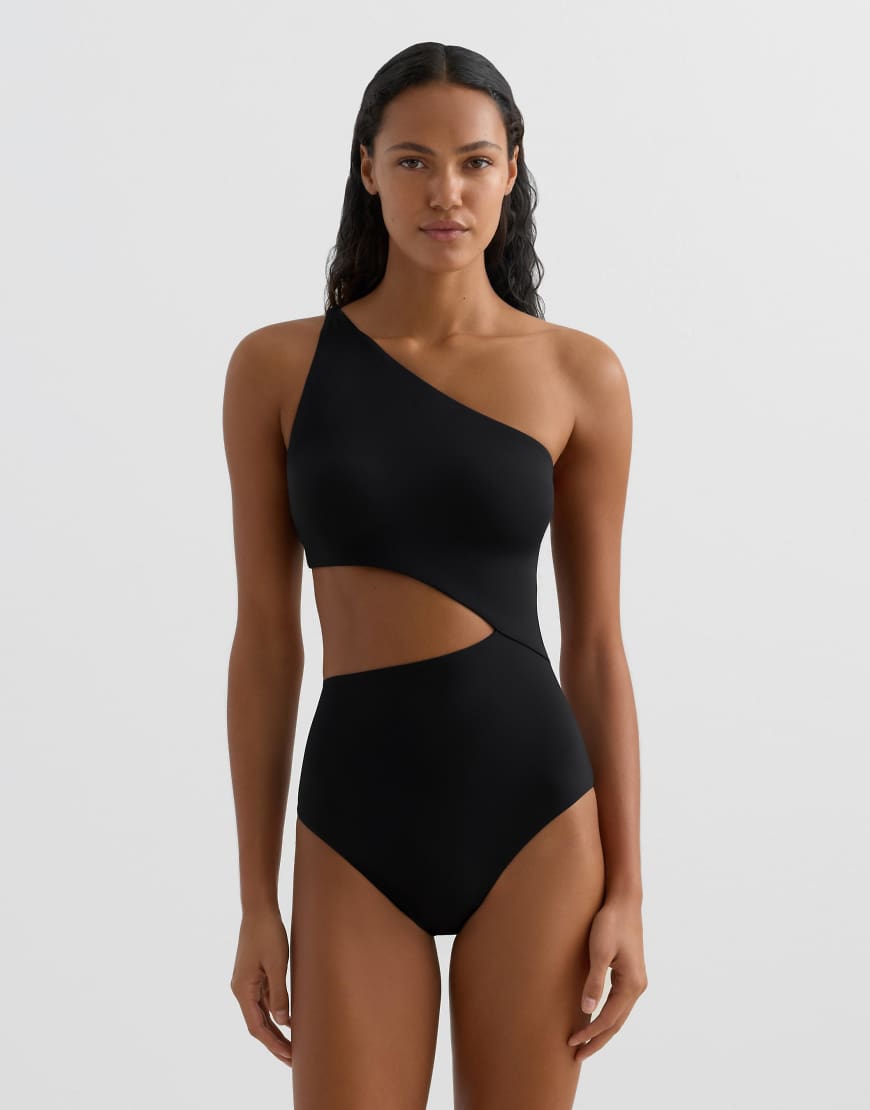 OYSHO - Asymmetrischer Trikini in Schwarz mit Schnürung von Oysho