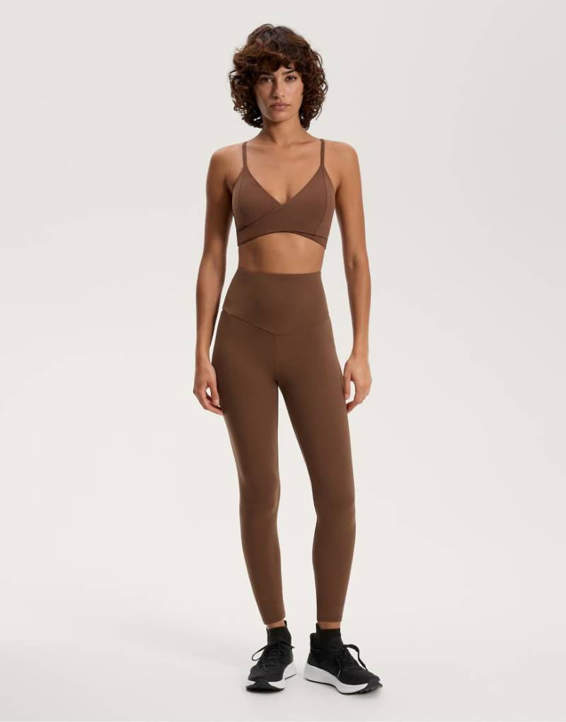 OYSHO - Comfortlux - Crossover-Sport-BH in Braun mit mittlerer Stützfunktion und Körbchen von Oysho