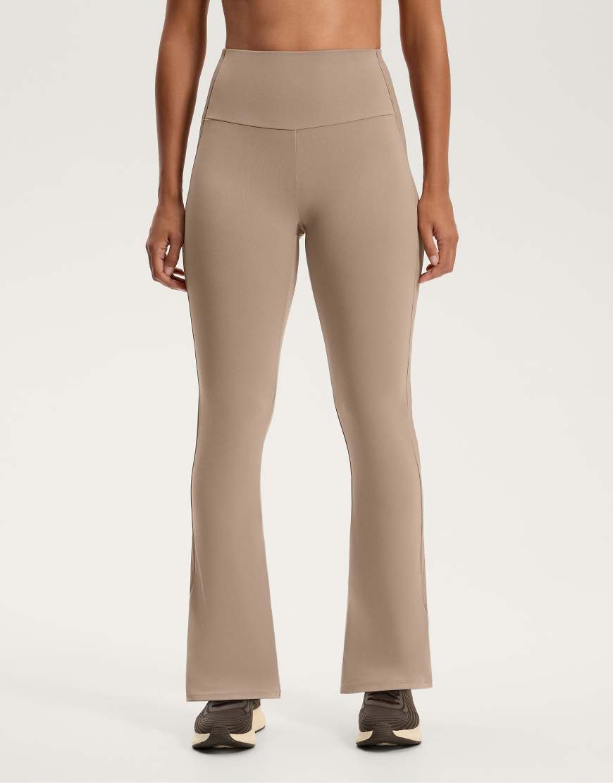 OYSHO - Comfortlux - Gerippte Schlaghose in mittlerem Nerzbraun mit hohem Bund-Grau von Oysho