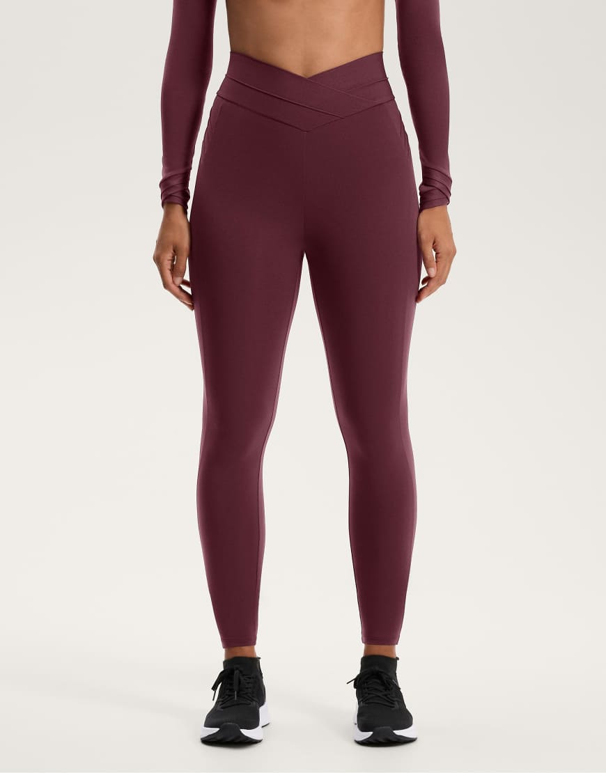 OYSHO - Comfortlux - Knöchellange Leggings in dunklem Kastanienbraun mit V-Bund-Rot von Oysho