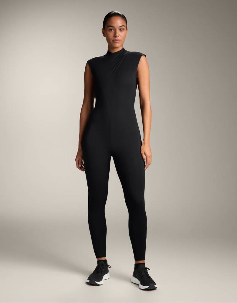 OYSHO - Comfortlux - Langer Jumpsuit in Schwarz mit drapiertem Ausschnitt OYSHO - Comfortlux - Langer Jumpsuit in Schwarz mit drapiertem Ausschnitt von Oysho