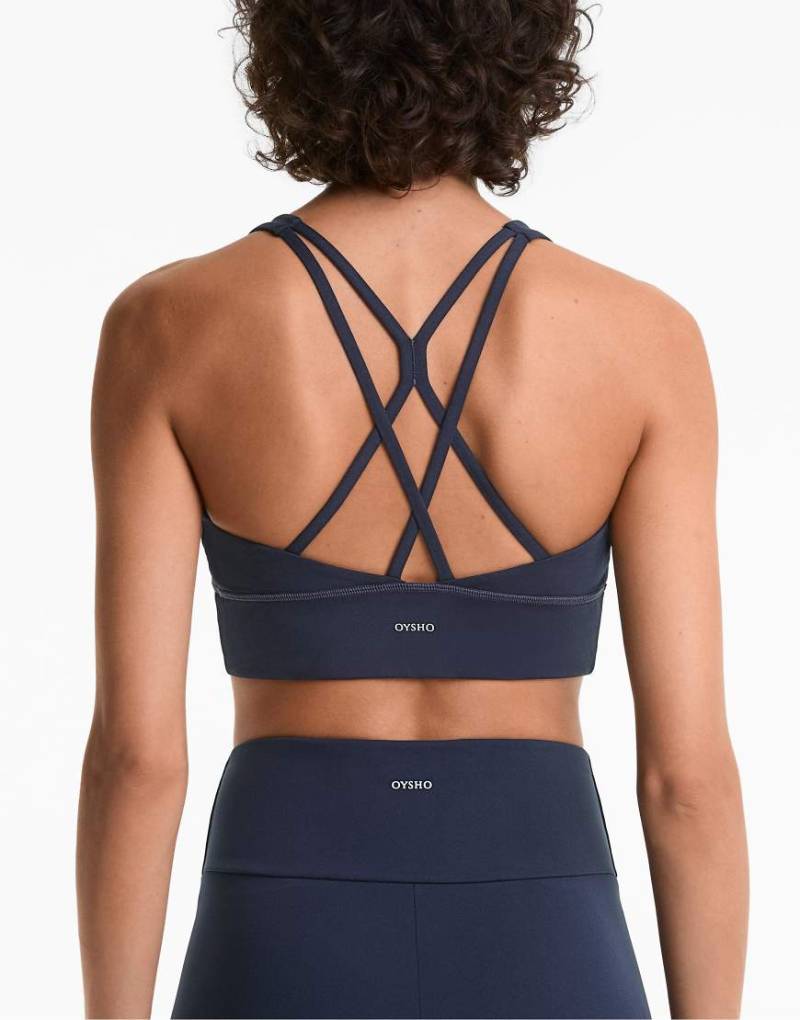 OYSHO - Comfortlux - Sport-BH in Marineblau mit Körbchen und mittlerer Stützfunktion OYSHO - Comfortlux - Sport-BH in Marineblau mit Körbchen und mittlerer Stützfunktion von Oysho