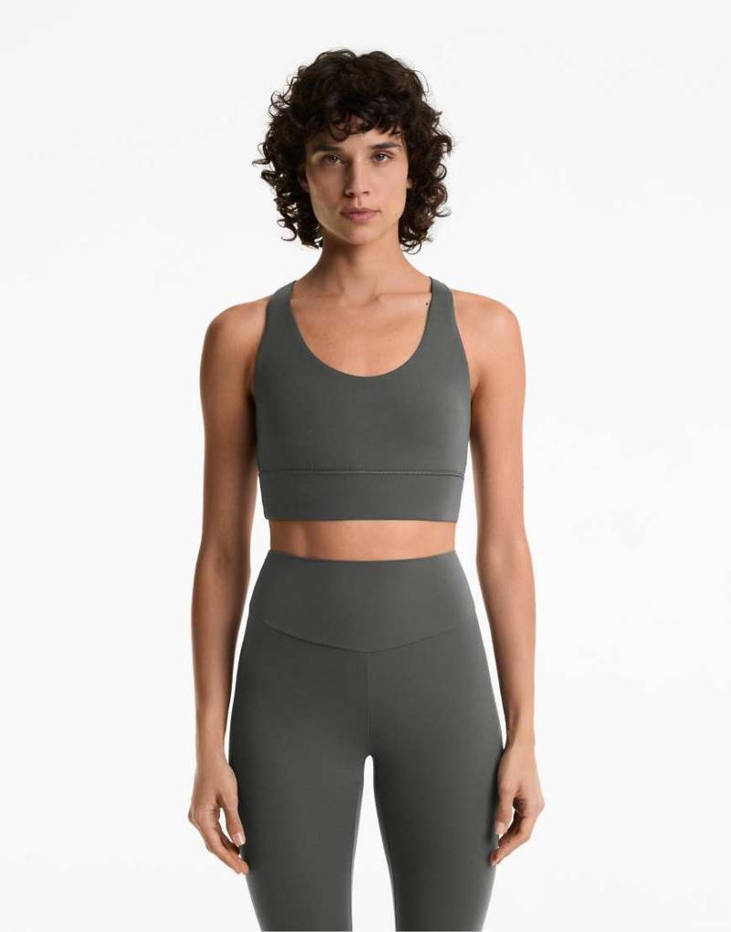 OYSHO - Comfortlux - Sport-BH in dunklem Anthrazit mit Körbchen und mittlerer Stützfunktion-Schwarz von Oysho