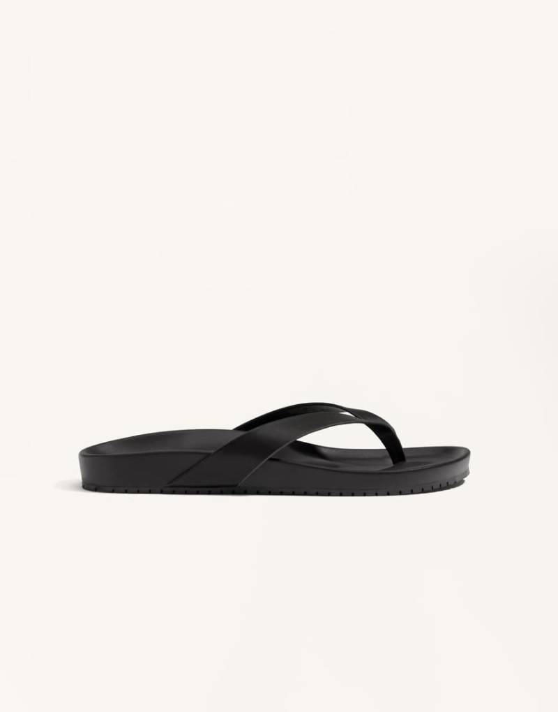 OYSHO - Flache Sandalen in Schwarz mit Riemchen von Oysho
