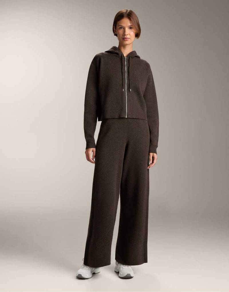 OYSHO - Gerade geschnittene Hose aus Strick in Braun mit seitlichem Rippdetail-Brown von OYSHO