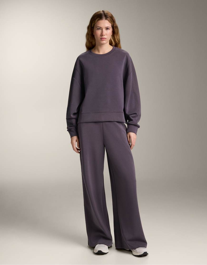 OYSHO - Gerippte Straight-Leg-Hose aus angerautem Modal in dunkler Aubergine-Lila von Oysho