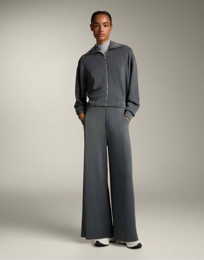 OYSHO - Gestreifte, kastige Jacke aus weichem Modal in Dunkelgrau mit Rückenfalte-Schwarz von Oysho