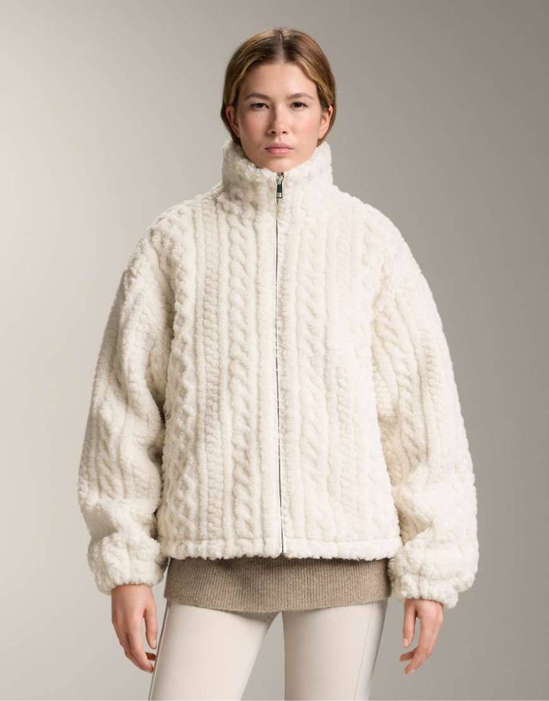 OYSHO - Gestrickte Jacke aus Kunstlammfell in Ecru mit Zopfmuster-Neutral von Oysho