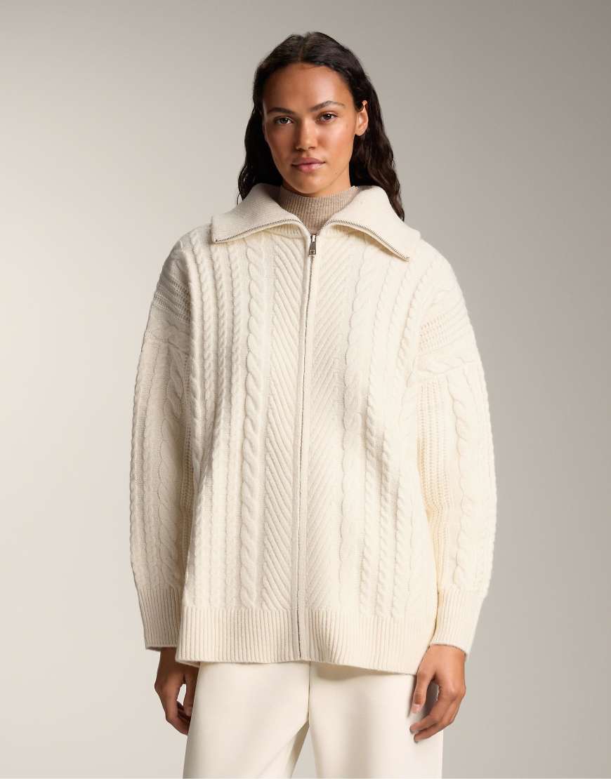 OYSHO - Hochgeschlossene Strickjacke in Ecru mit Zopfmuster-Neutral von Oysho