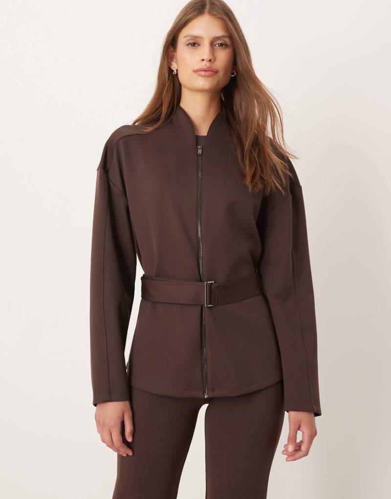 OYSHO - Jacke aus Material in Neoprenoptik in Braun mit Gürtel-Brown von OYSHO