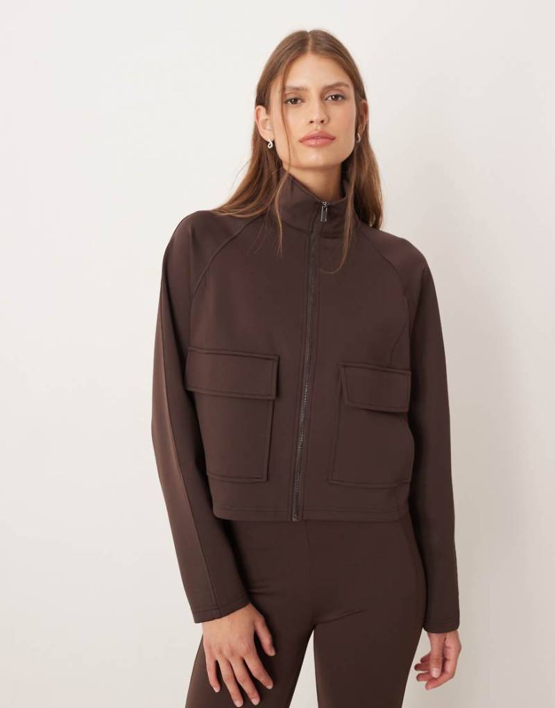 OYSHO - Jacke aus Material in Neoprenoptik in Braun mit Taschen-Brown von Oysho