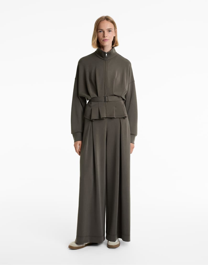 OYSHO - Jacke in Schwarz mit Gürtel und weichem Modal von Oysho