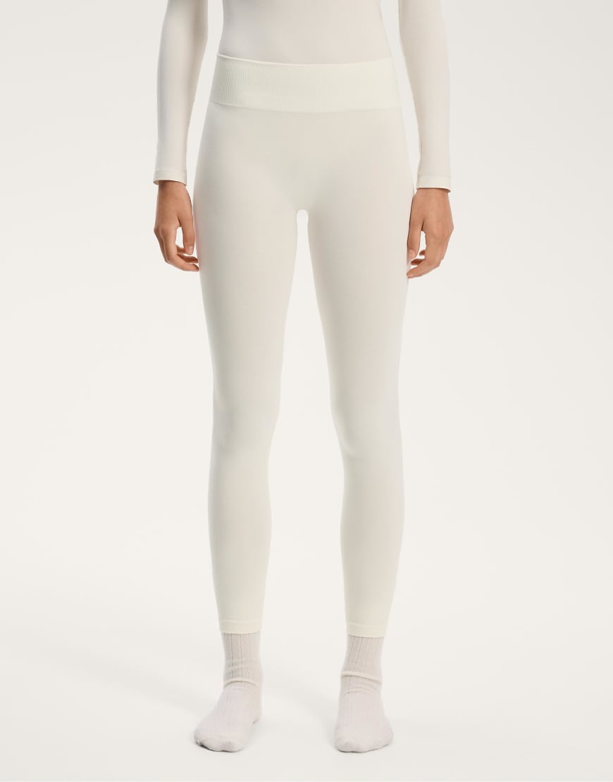 OYSHO - Knöchellange, nahtlose Baselayer-Leggings in blassem Ecru-Neutral von Oysho