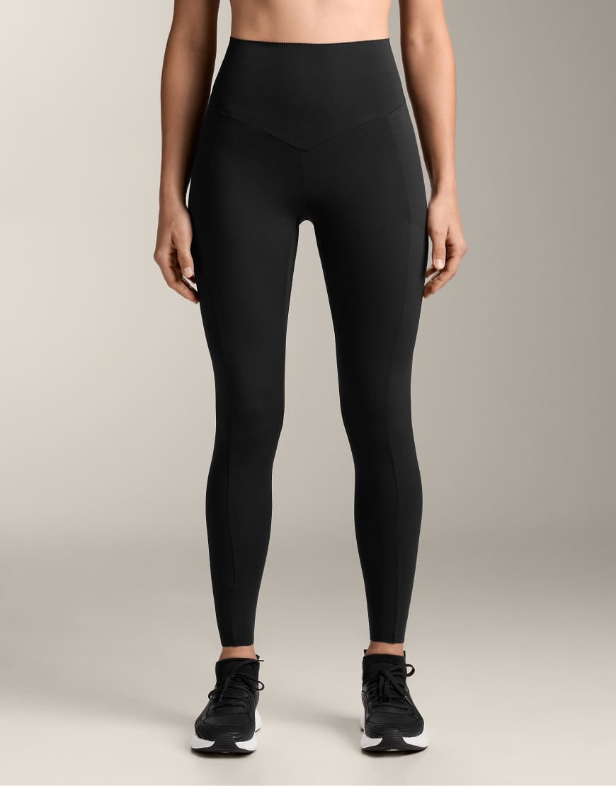 OYSHO - Knöchellange Kompressions-Leggings in Tiefschwarz mit Tasche und hohem Bund, 65 cm Schrittlänge von Oysho