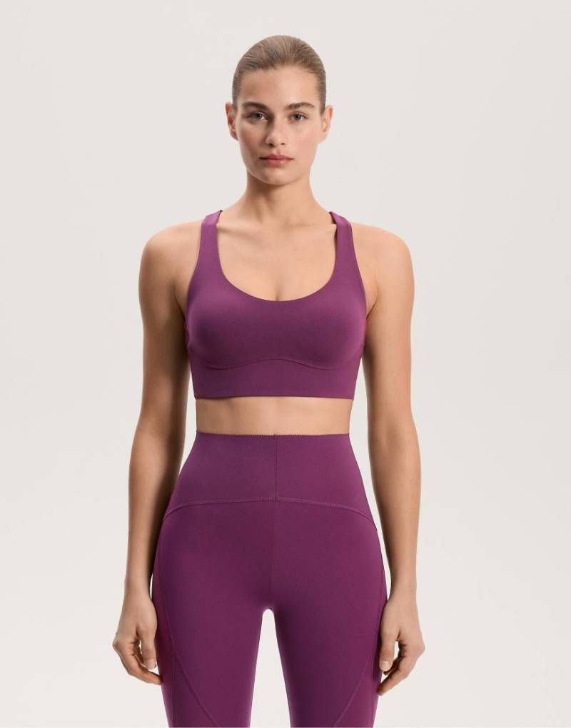 OYSHO - Kompressions-BH in dunkler Pflaume mit integrierten Körbchen und mittlerer Stützfunktion-Lila von OYSHO