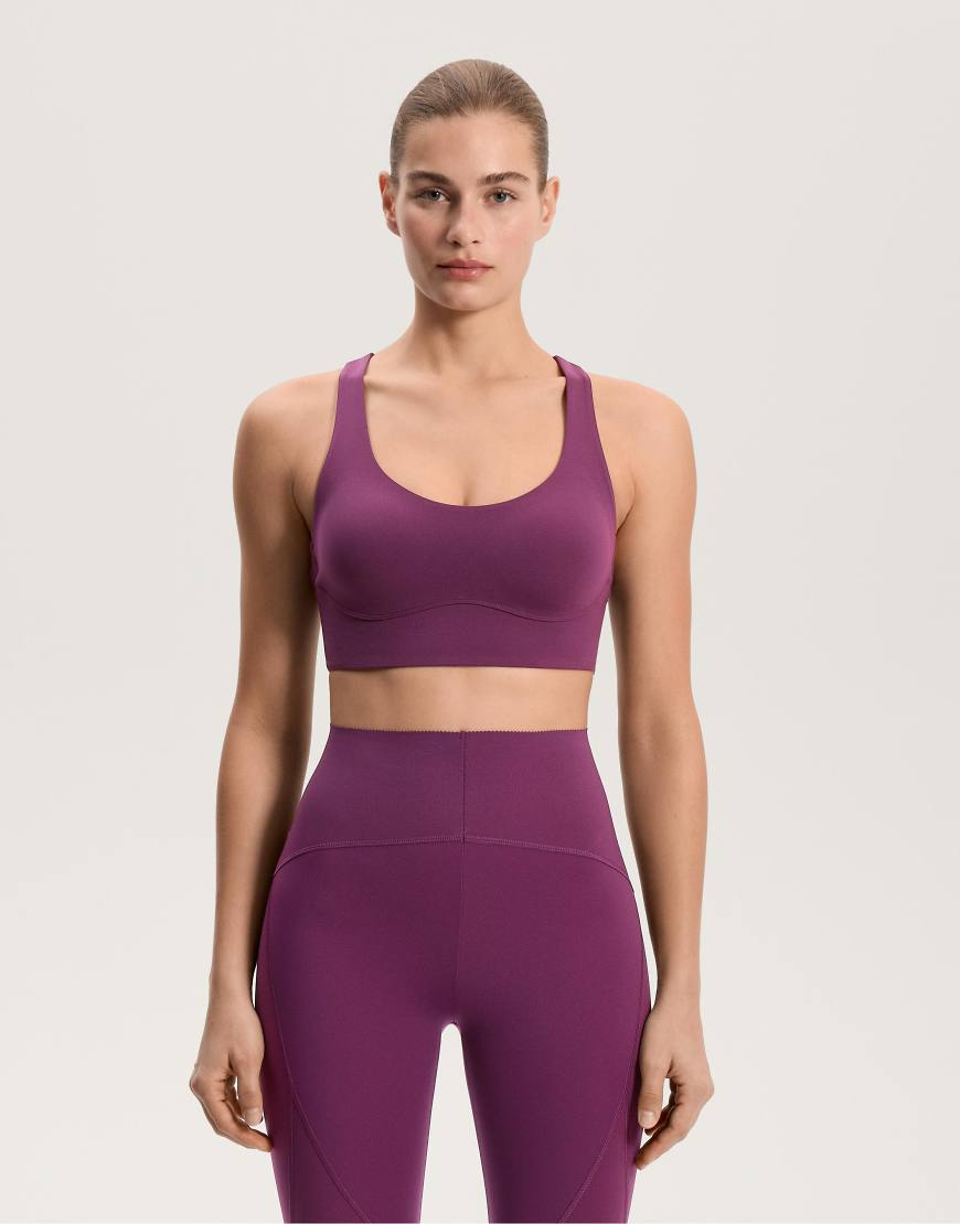 OYSHO - Kompressions-BH in dunkler Pflaume mit integrierten Körbchen und mittlerer Stützfunktion-Lila von OYSHO