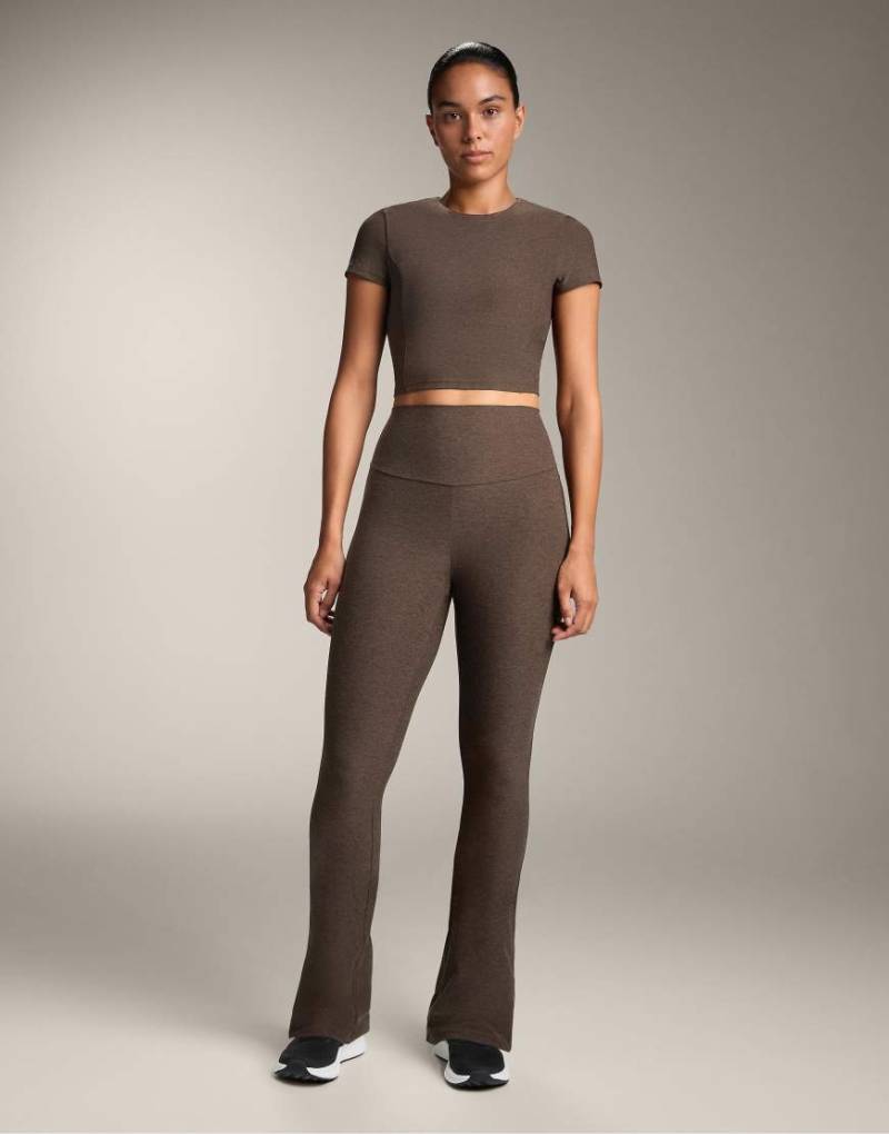 OYSHO - Kurzärmliges T-Shirt aus Comfortlux-Material in Braun-Brown von Oysho