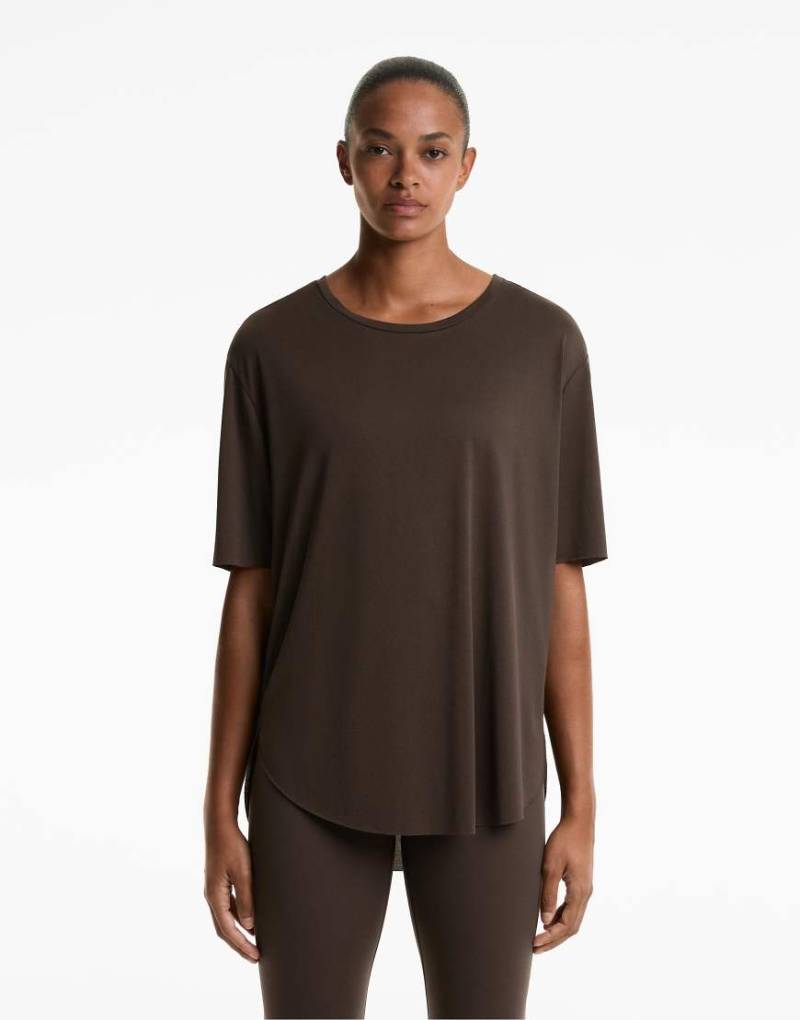OYSHO - Kurzärmliges T-Shirt in Braun aus Modal-Mix-Brown von OYSHO