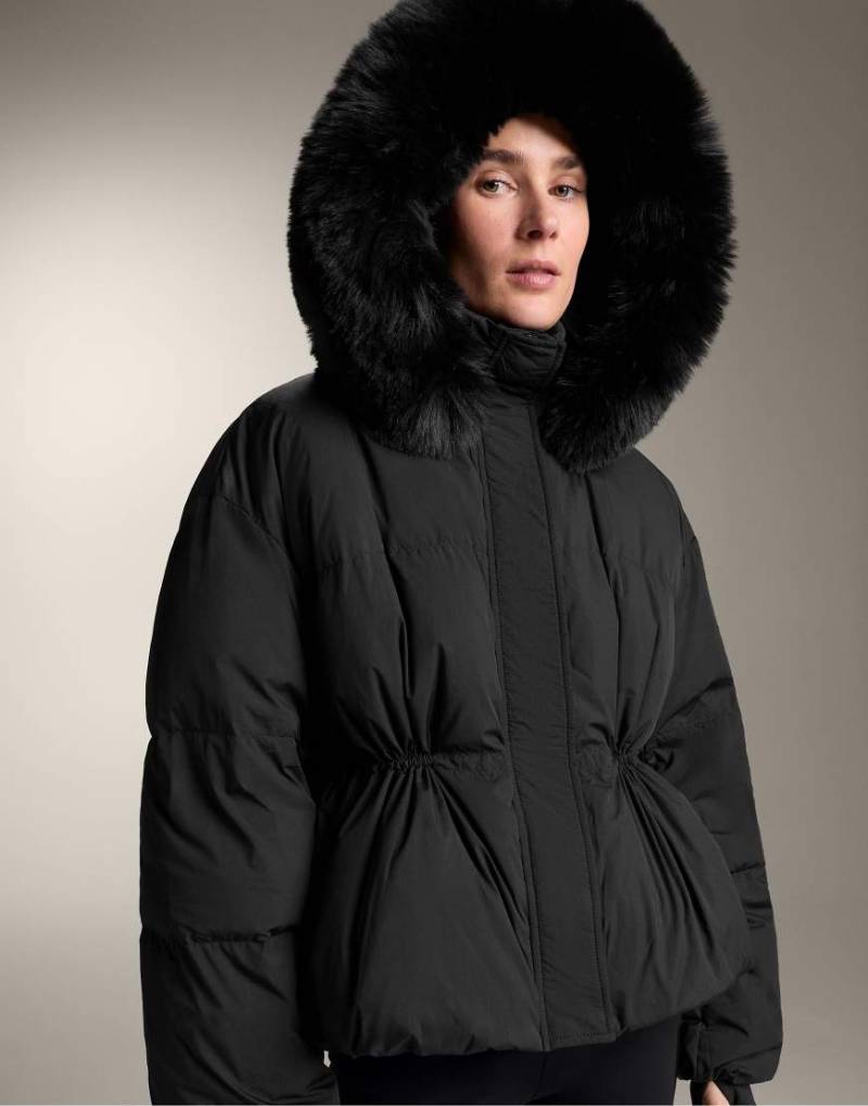 OYSHO - Kurze, mit 100% Daunen wattierte Jacke in Schwarz von Oysho