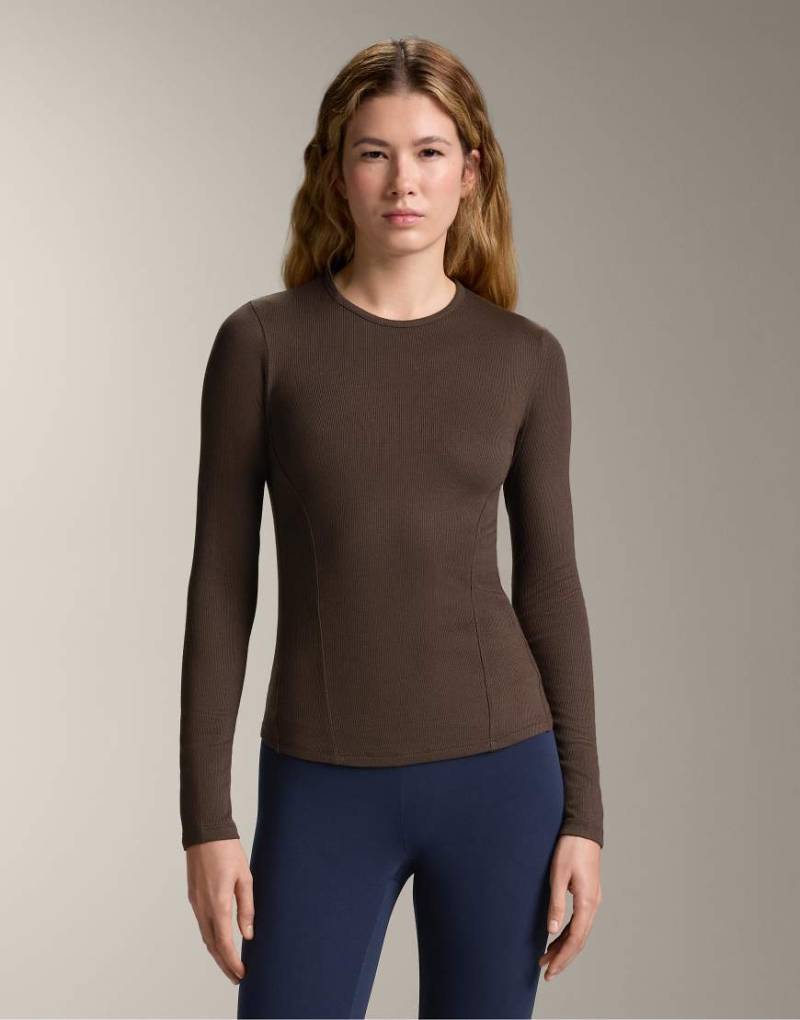 OYSHO - Langärmliges, geripptes T-Shirt aus Modal-Baumwoll-Mix in Hellbraun-Brown von OYSHO