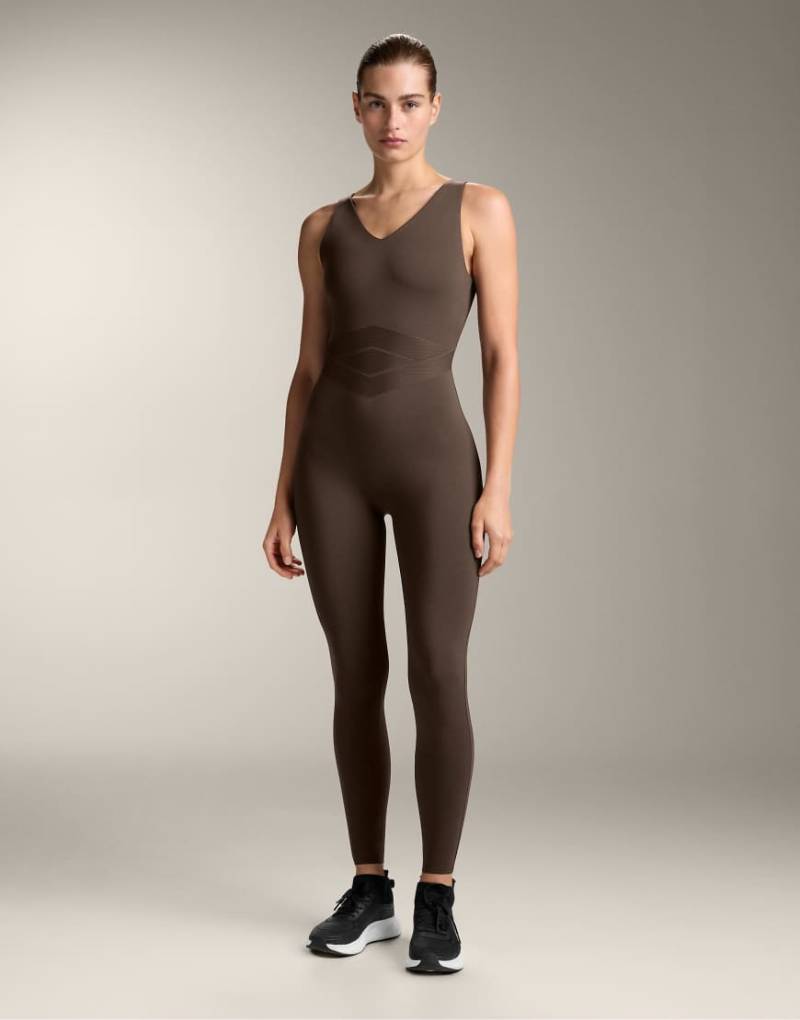 OYSHO - Langer Kompressions-Jumpsuit in Braun mit Block-Design-Brown von Oysho