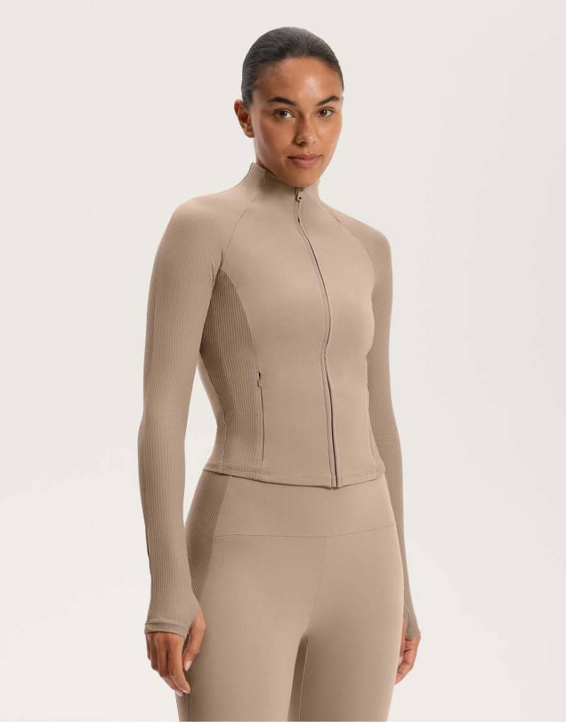 OYSHO - Leichte, warme, gerippte Funktionsjacke in mittlerem Nerzbraun-Grau von Oysho