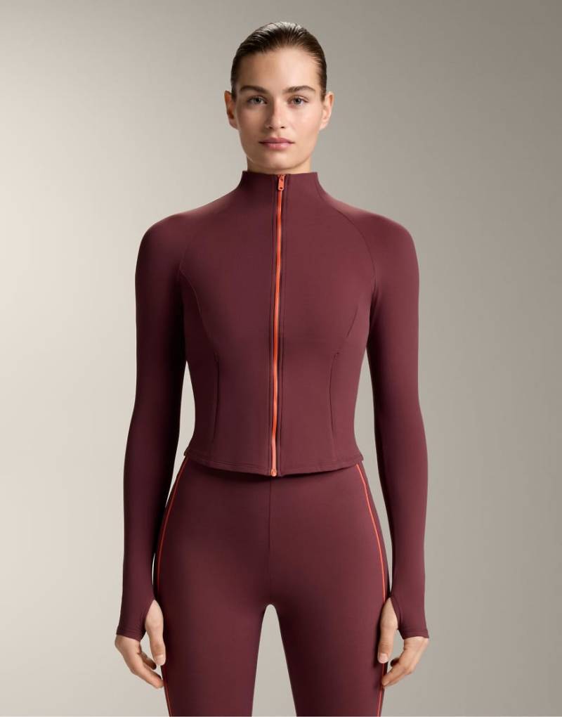 OYSHO - Leichte, warme Jacke aus Funktionsmaterial in Kastanienbraun-Rot von OYSHO