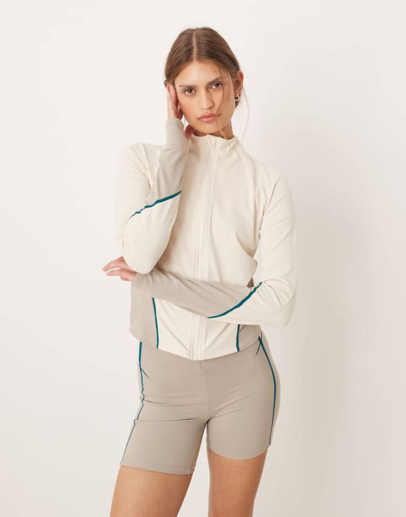OYSHO - Leichte, warme Jacke aus Funktionsmaterial in blassem Ecru-Neutral von Oysho