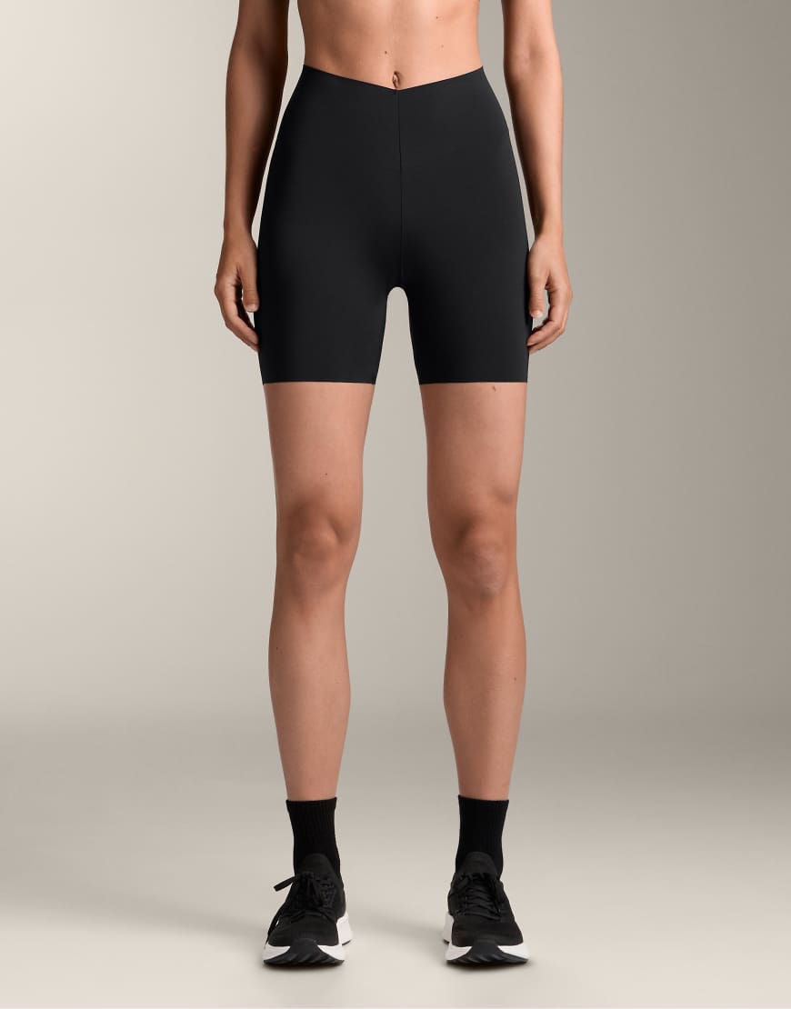 OYSHO - Light Touch - Motorrad-Leggings in Schwarz mit hohem Bund, V-Schnitt und 20 cm Schrittlänge von Oysho