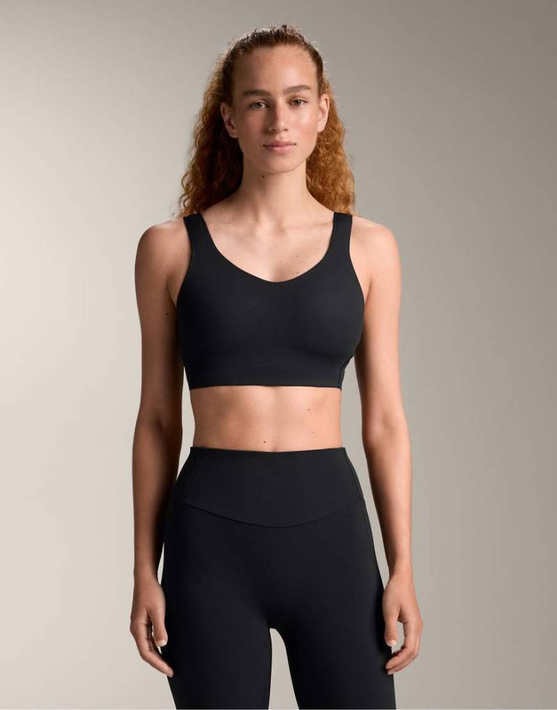 OYSHO - Light Touch - Sport-BH in Schwarz mit mittelstarker Stützfunktion von Oysho