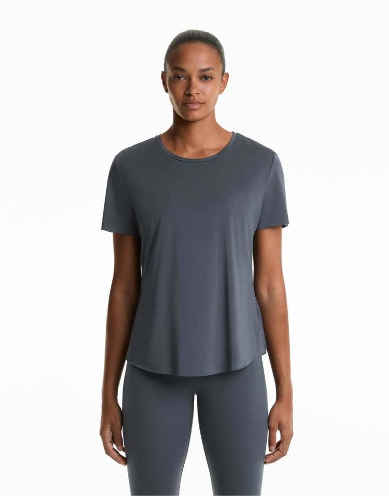 OYSHO - Microperforated - Kurzärmeliges Funktions-T-Shirt in Anthrazitblau-Grau von Oysho