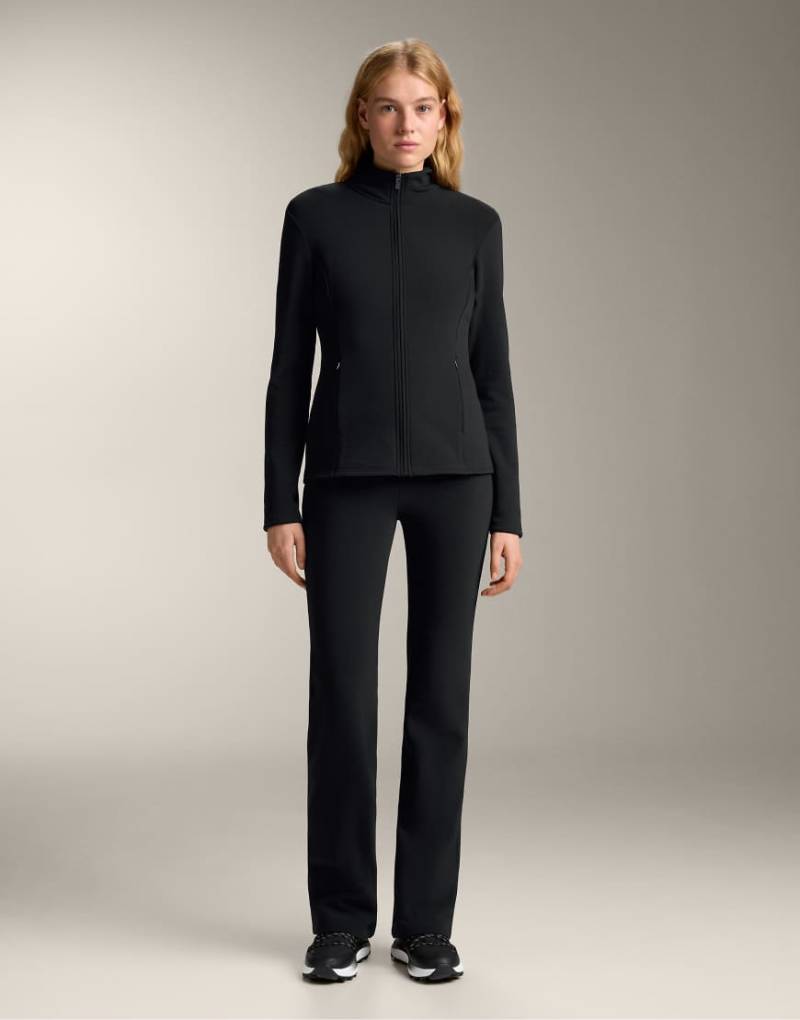OYSHO - Nahtlose, ultrawarme Bootcut-Hose in Schwarz mit hohem Bund OYSHO - Nahtlose, ultrawarme Bootcut-Hose in Schwarz mit hohem Bund von Oysho