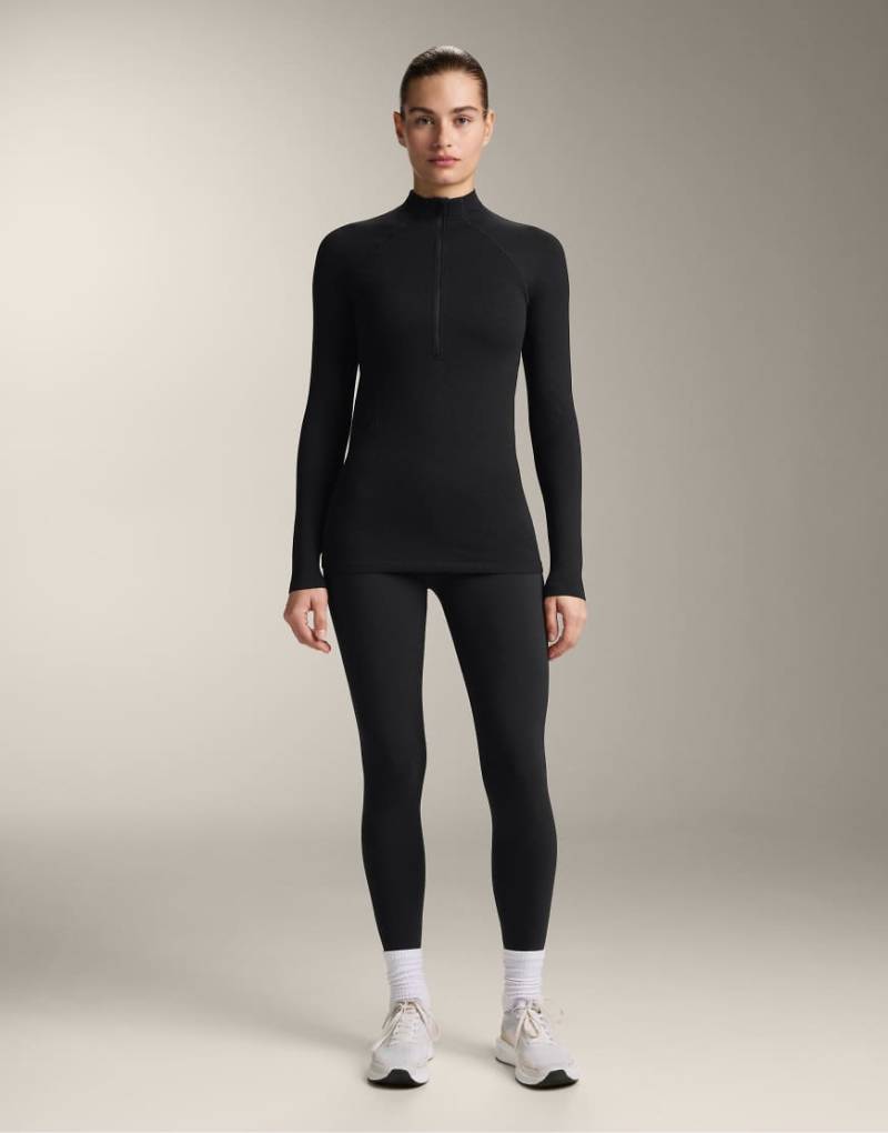 OYSHO - Nahtloses Funktions-T-Shirt in Schwarz von Oysho