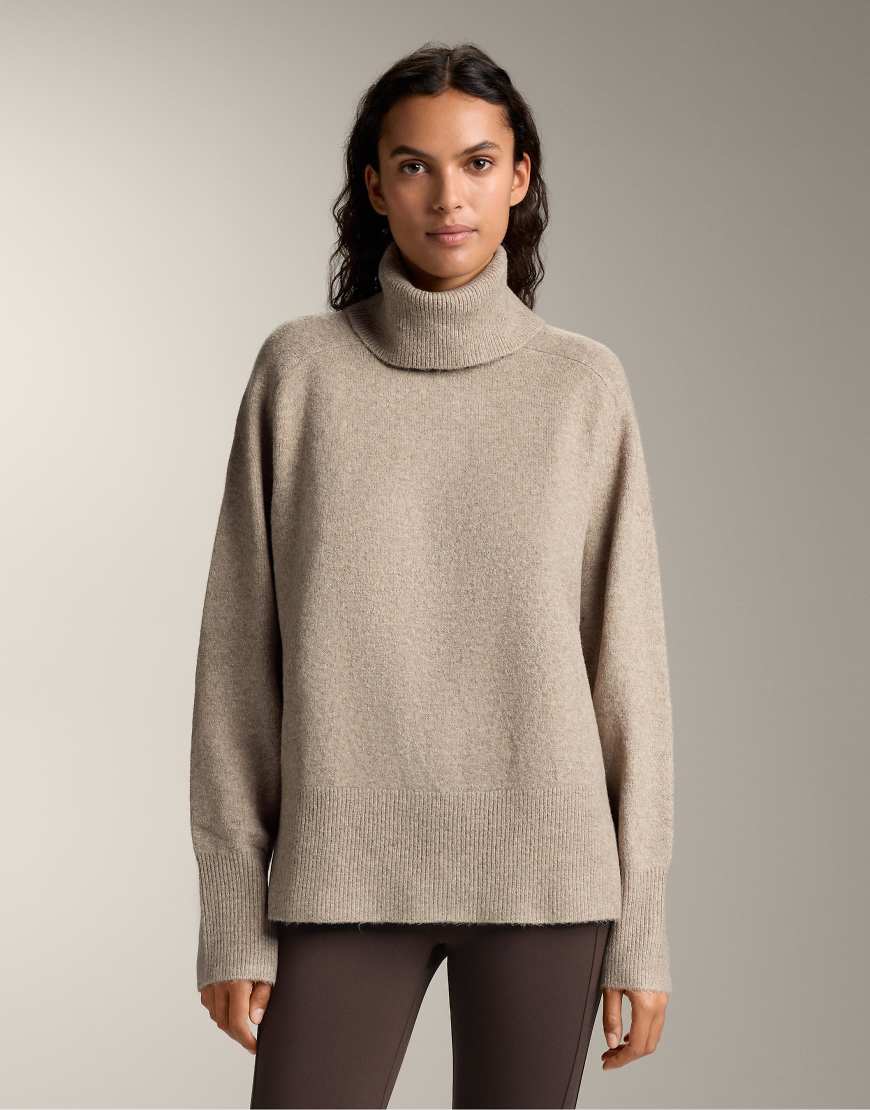OYSHO - Oversize-Strickpullover in meliertem Nerzbraun mit Rollkragen-Brown von Oysho