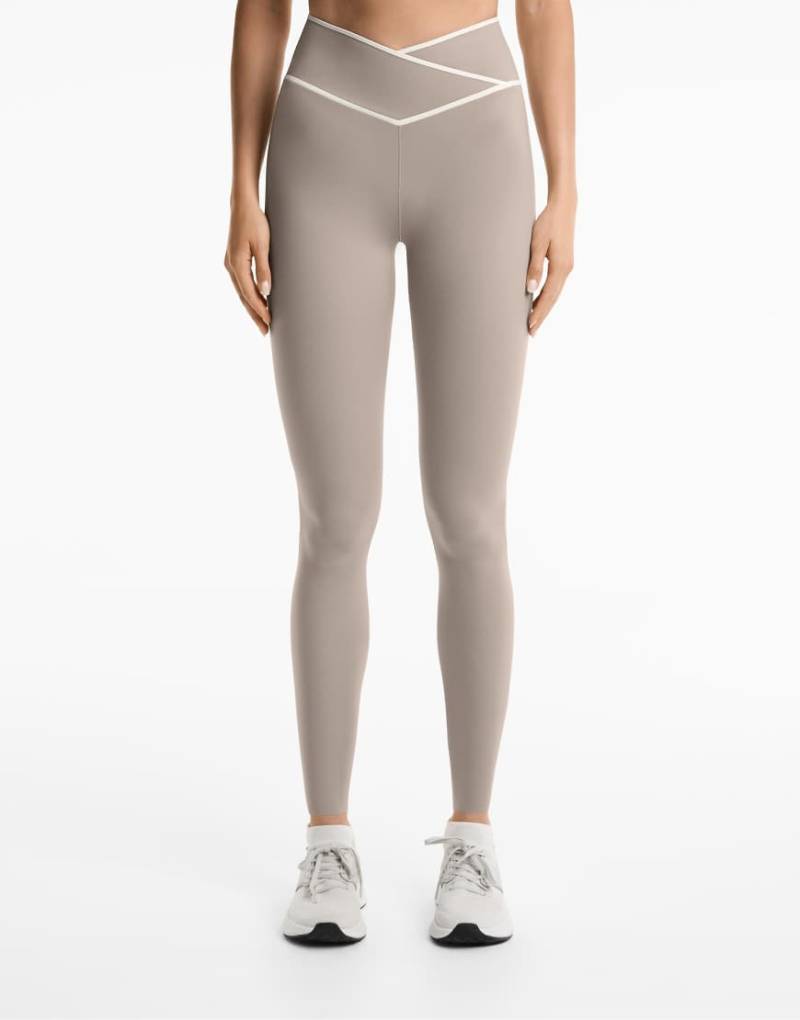 OYSHO - Perfect-Adapt - Knöchellange Leggings in Nerzbeige mit überkreuztem, v-förmigem Bund, 65 cm-Brown von Oysho
