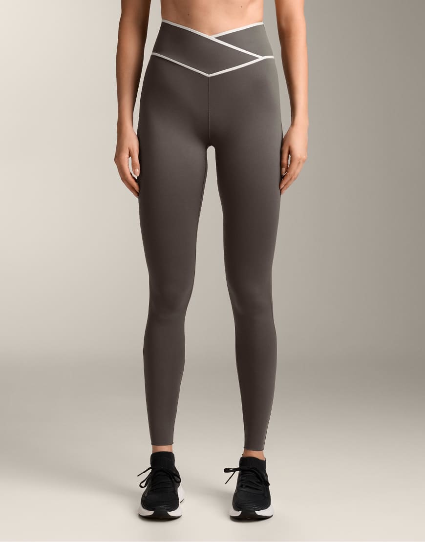 OYSHO - Perfect-Adapt - Knöchellange Leggings mit überkreuztem, v-förmigem Bund, 65 cm-Schwarz von Oysho