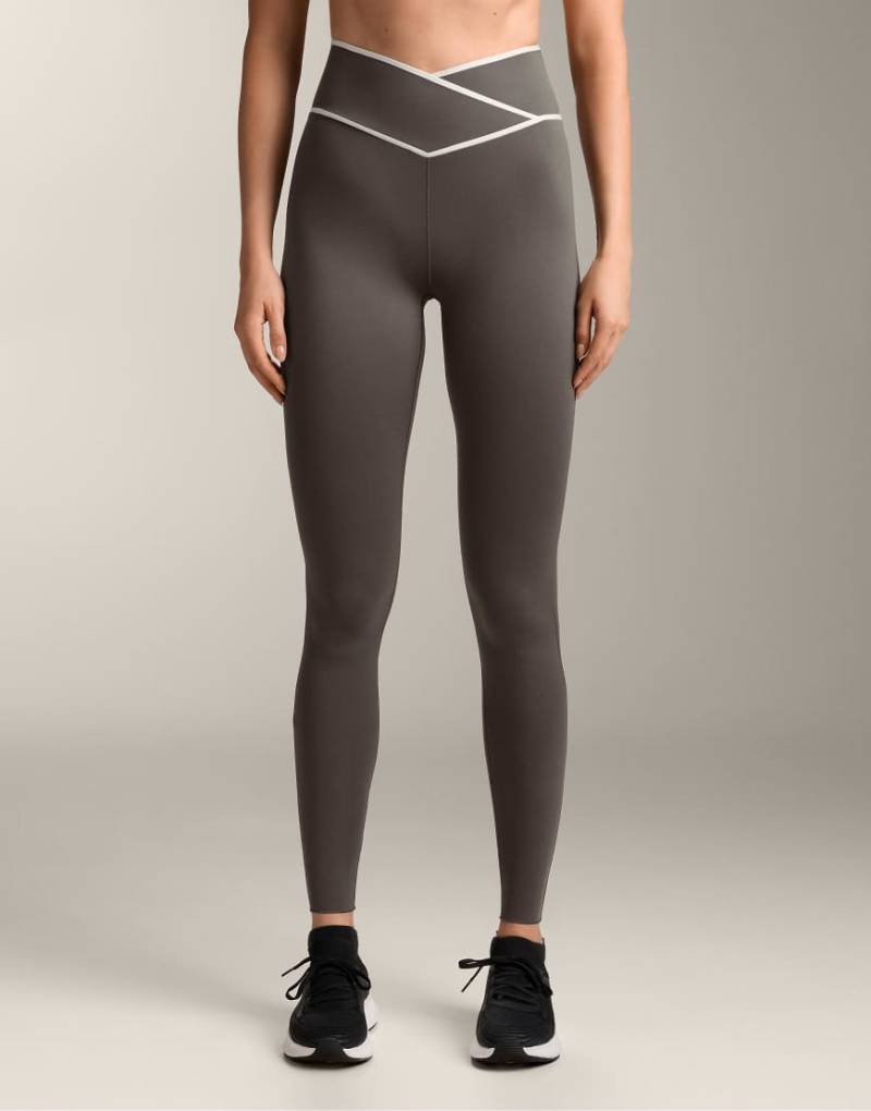 OYSHO - Perfect-Adapt - Knöchellange Leggings mit überkreuztem, v-förmigem Bund, 65 cm-Schwarz von Oysho